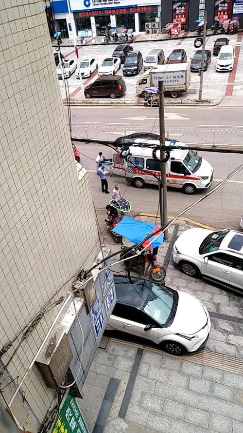 出车祸吃瓜视频,吃瓜群众围观热议