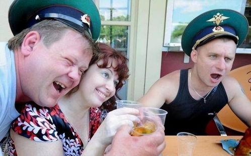 俄罗斯和美国人吃瓜视频,笑料百出引发热议