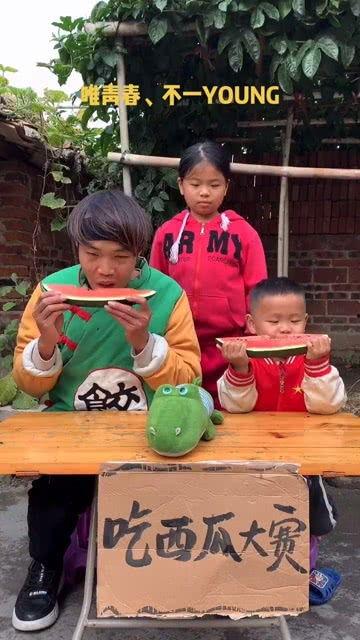 吃瓜大妈搞笑视频大全,笑料横生！吃瓜大妈搞笑视频大盘点