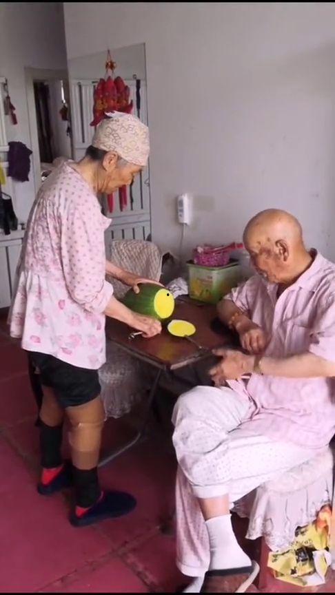 老人家的吃瓜视频大全集,揭秘老人家吃瓜视频大全集