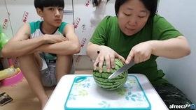 母子吃瓜视频